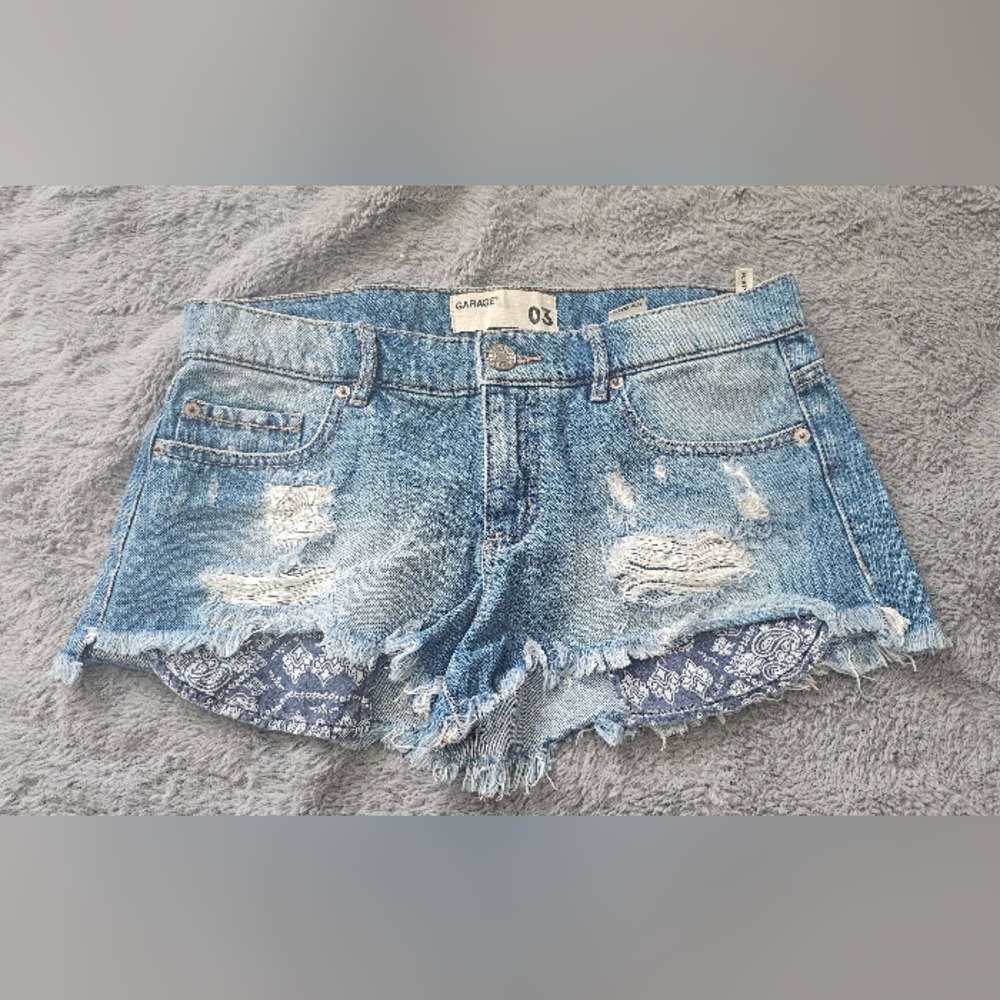 💥 3 For $20 💥 Garage Light Wash Distressed Denim Shorts With Patteren Pockets